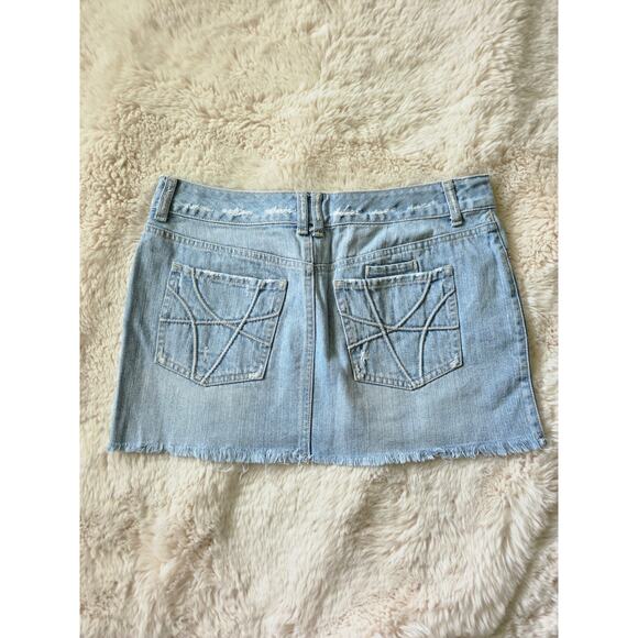 Aeropostale Denim Low Rise Frayed Mini Skirt size 3/4 - Picture 6 of 8